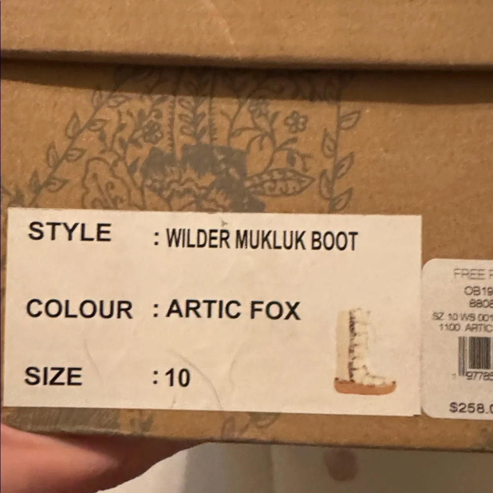 Free People White Wilder MukLuk Genuine Shearling Lined Boots Size 10 NIB $258